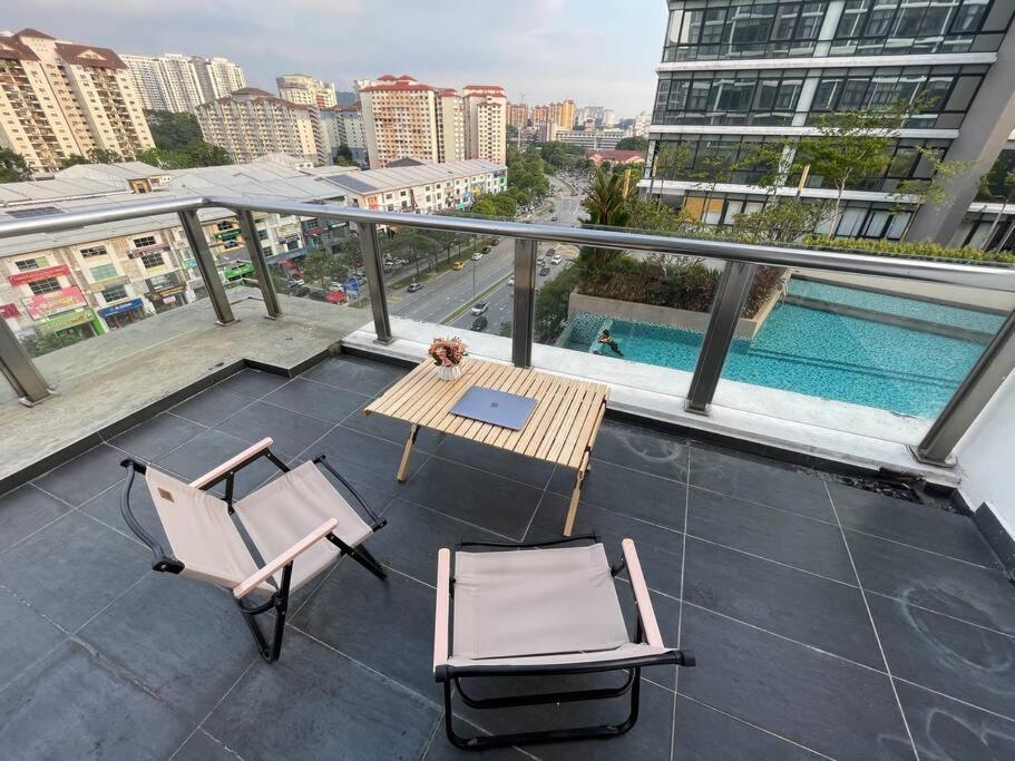 2-4 Pax With Private Karaoke, Private Bbq, Pool & Gym * Kuala Lumpur