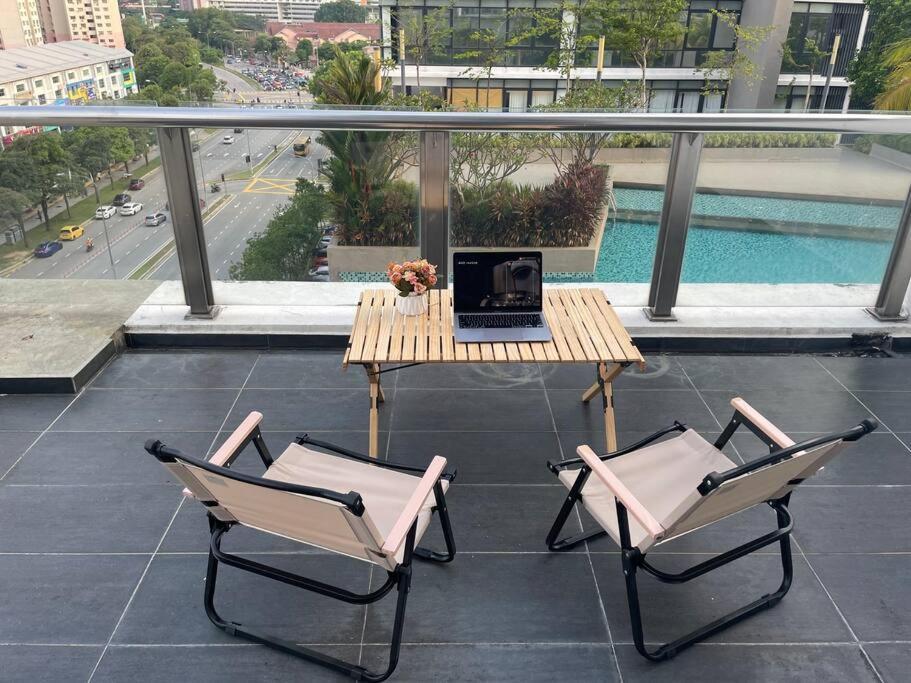 2-4 Pax With Private Karaoke, Private Bbq, Pool & Gym