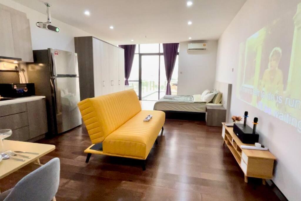 Apartment 2-4 Pax With Private Karaoke, Private Bbq, Pool & Gym *