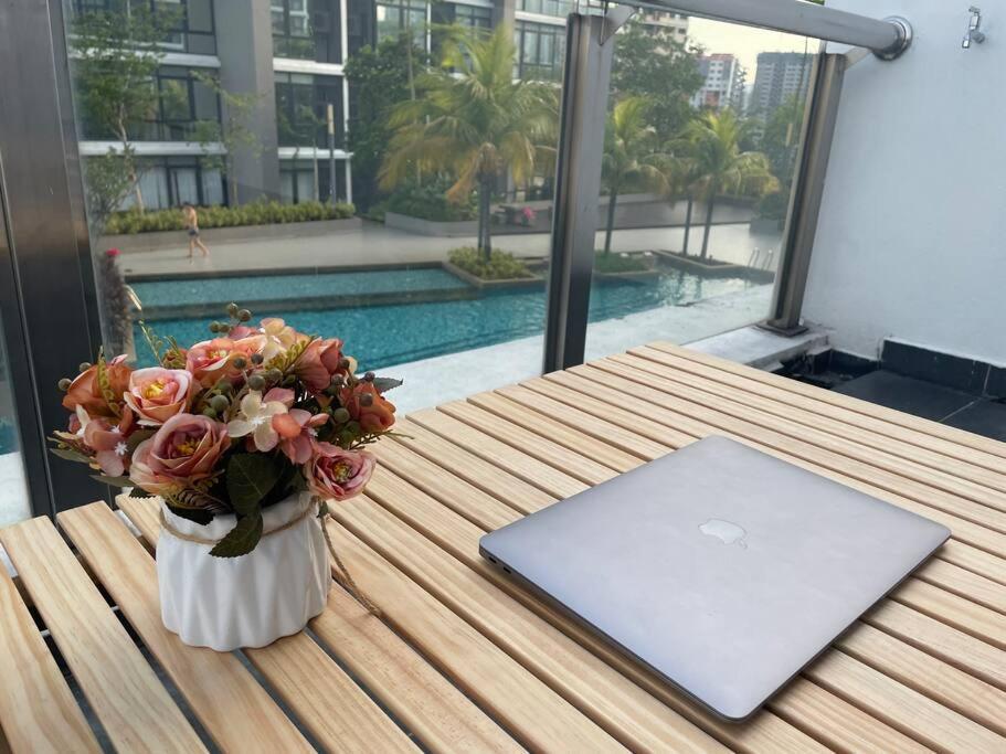 2-4 Pax With Private Karaoke, Private Bbq, Pool & Gym Apartment